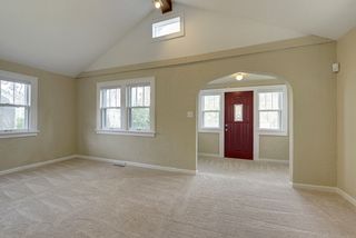 Front entry sunroom, new carpets, freshly painted walls.