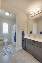 Upper level bath - 3942 Campello Curve