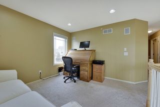 Relax in loft with views of Chaska Town Course