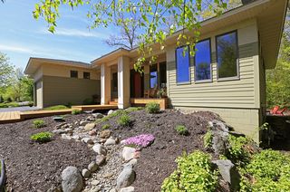 Architectural detail in lap siding, narrow-wide spacing