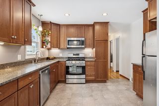 9. Lot's of storage and counter space