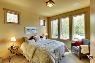 2nd main floor bedroom - ideal space for guests or small children