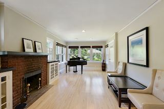 Entertaining Room/Fireplace