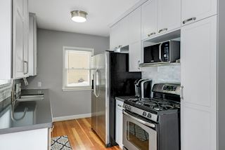 Tons of storage in kitchen