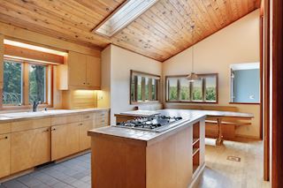 Soaring vaulted ceilings 