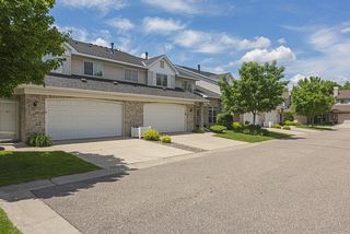 Lovely neighborhood convenient to shopping and restaurants...