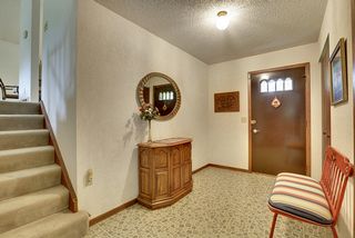 Front entry foyer - plenty of space to welcome your guests