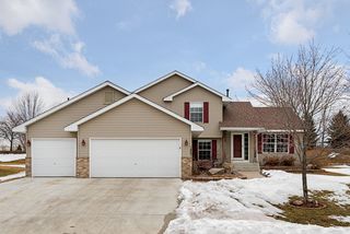Welcome home to 1467 Wood Duck Rd. Waconia, MN 55387