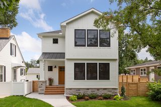 Located on a great block in South MPLS