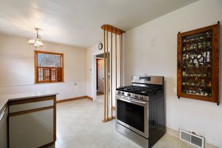 Kitchen, looking toward eat in area