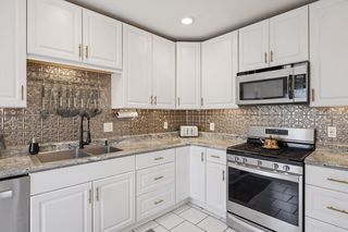 Gas range and ample counter space