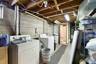 Large Utility Room w/ lots of Storage