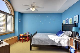 Another large bedroom