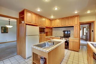 5024 Park Avenue - Convenience of two sinks helps make preparing meals easy