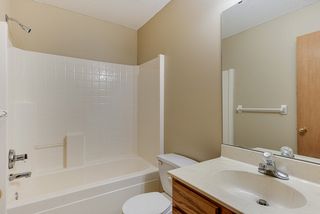 Full hall bath upstairs
