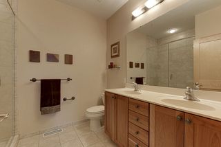 Adjoining master suite - dual sinks!