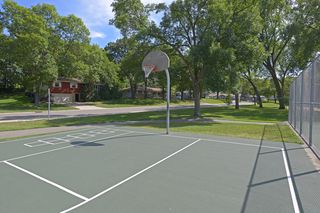 36. Sochaki Park hoops