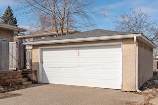 One Garage space shared with the owner who lives in 6027 Penn Ave S