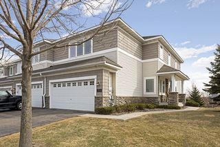Lovely townhouse overlooking Chaska Town Course