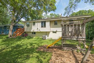 Play set conveys with the sale of the home