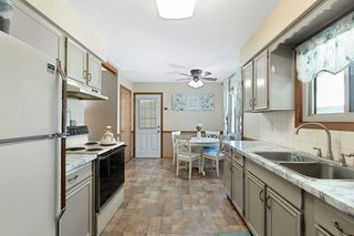 Kitchen & Eat-In Kitchen Area