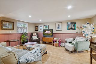 Large Family room with space to entertain!