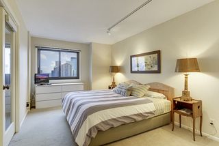 LOOK AT THESE VIEWS! Wake up every morning to the Minneapolis Skyline! 