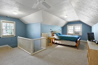 Upstairs spacious bedroom