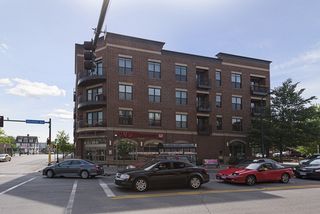 Great location on "Eat Street" near great restaurants.