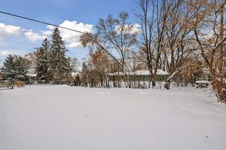 27. Fully fenced yard