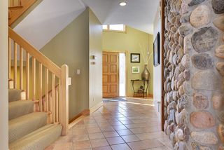 Tiled entry allows room to move about