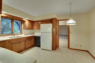 Eat-in kitchen - large refrigerator. 