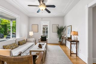 Clean and neutral finishes everywhere