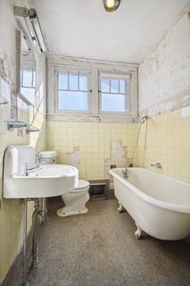 2nd Floor Bathroom
