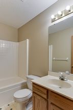 Full hall bath upstairs