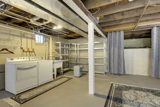 Laundry area - clean and neat as it can be. 