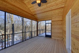 Incredible 3 season porch