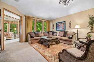 Large and Spacious Living Room - Perfect Place to Unwind
