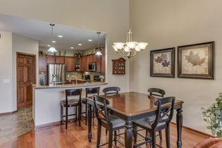 Informal dining can spread out to accommodate larger groups. 