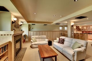 Ceiling detail, pillar detail, wainscot detail - repeating pattern