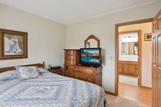 9.5 x 10.5 main floor bedroom