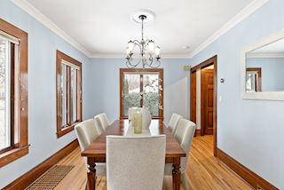 Dining room - plenty of space for all your diner guests