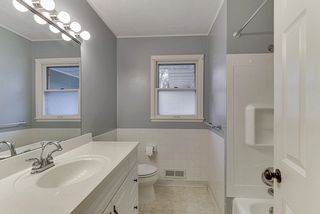 Main floor full bath