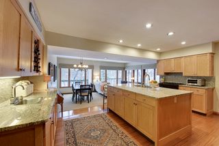 Large granite center island!