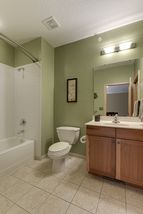Upper level full bath. 