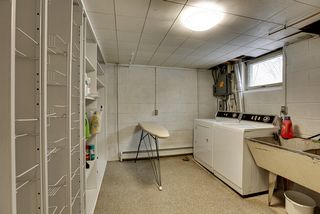 Spacious laundry room with lots of storage space