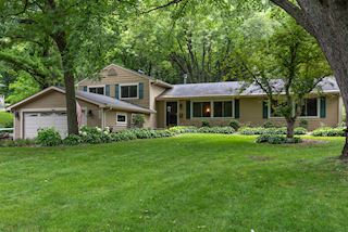 3534 Woody Lane Three level split home on .42 acres in Minnetonka