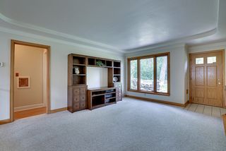 5024 Park Avenue - Spacious living room with hall to main floor bedrooms