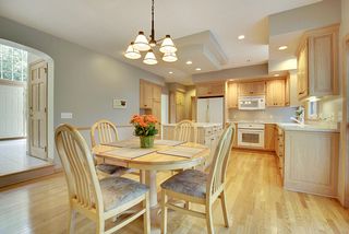 Large Kitchen eating area - perfect for those gathering crowds.