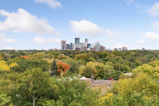 MILLION DOLLAR VIEW OF DOWNTOWN SKYLINE!